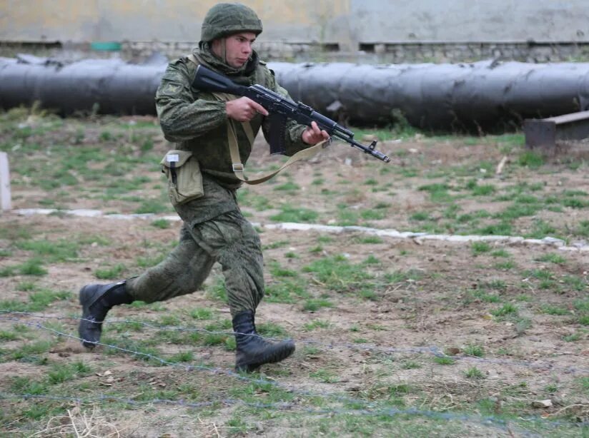 курсы контрактников. учеба военнослужащих. военная кафедра угату. курсы выживания для контрактников. курсанты на занятиях.