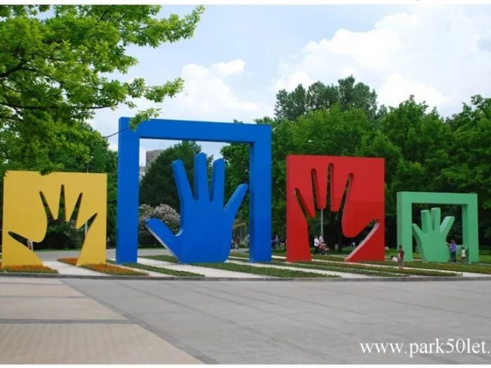 памятник руки москва. скульптура миротворца. бурганов скульптор. памятник руки мастера долгопрудный. проспект мира памятник.