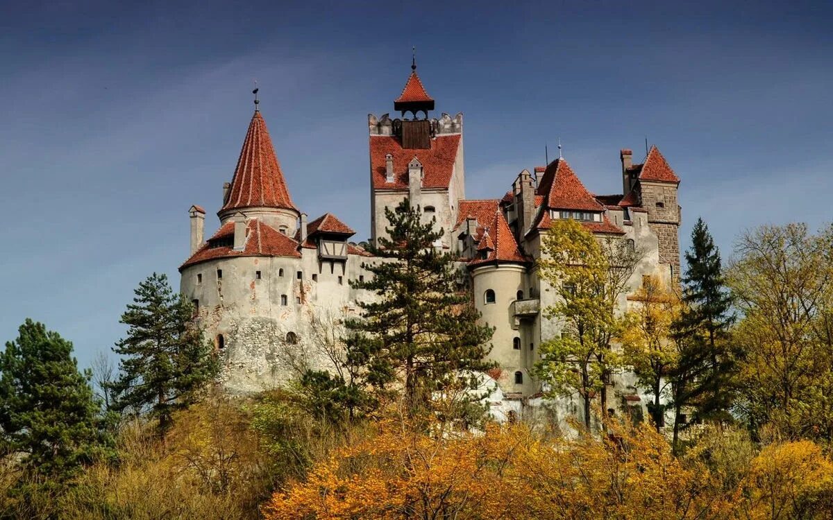 Замок пелеш - карпаты - синая, румыния. Замок дракулы в румынии. Замок дракулы в трансильвании. Чем известна румыния. Чем известна румыния.