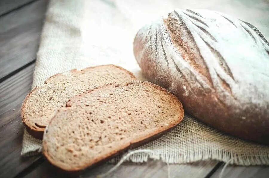 Подовый хлеб это какой. Подовый хлеб на закваске. Хлеб Тосканский бездрожжевой. Хлеб подовый черный. Хлеб ароматный.