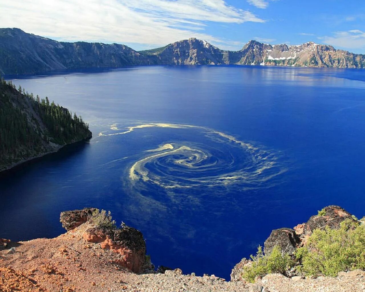The world deepest lake is lake. Озеро Крейтер. Озеро Крейтер, штат Орегон, США. Озеро Крейтер – самое глубокое в США. Национальный парк озеро Крейтер.