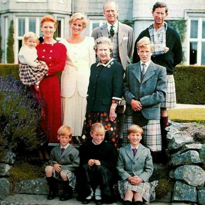 Год семьи в 2000. Prince Charles 1990. The Royal Family "Королевская семья"..