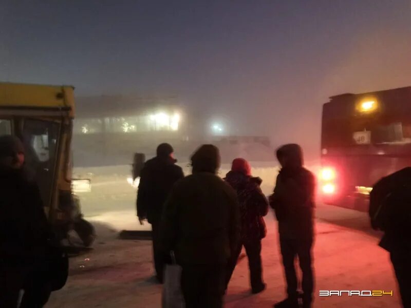 Норильск автобусы 2. Норильск автобус авария. автобус пурга норильск. автовокзал норильск таксисты. авария с участием грузовика в норильске.