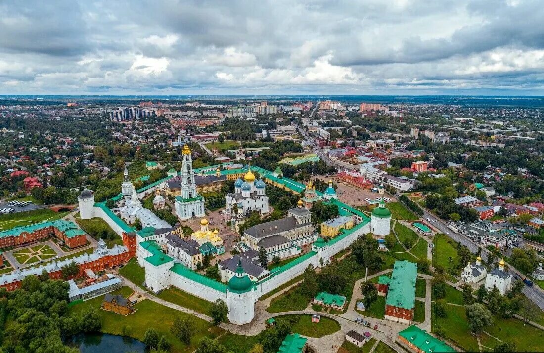 Подмосковье это где. Трлице Сергиева Лавра с высоты птичьего полёта. Троице-Сергиева Лавра. Сергиев Посад, Московская область. Сергиев Посад с высоты птичьего полета. Сергиев Посад город с высоты птичьего полета.