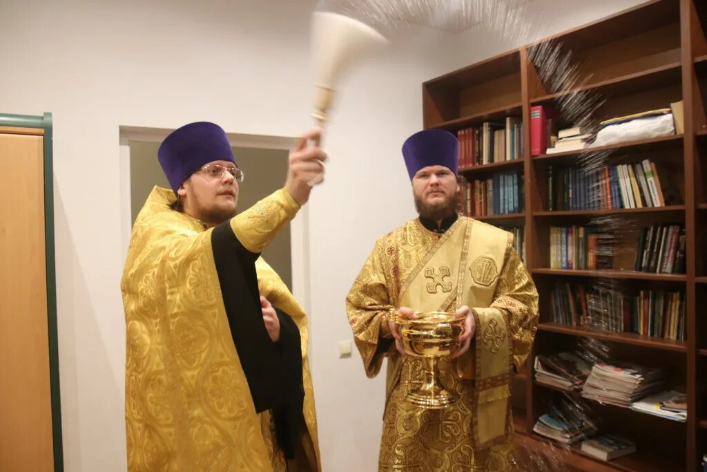 священник иоанн секирин брянск. священник святая вода. клирик георгий будулев севастополь. освящение помещения. освящение помещения.