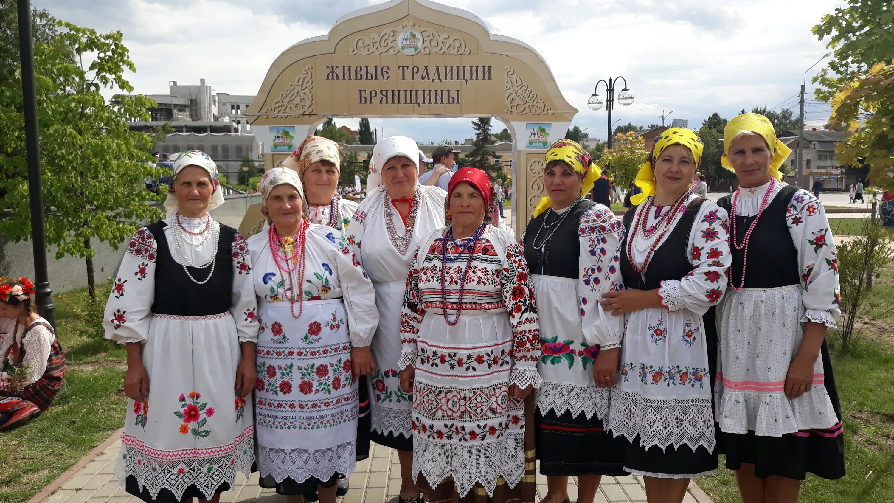 Народный костюм Новозыбковского района Брянской области. Унечский район Брянской области. Народные традиции Брянской области. Народный костюм Брянщины. Народы брянской области