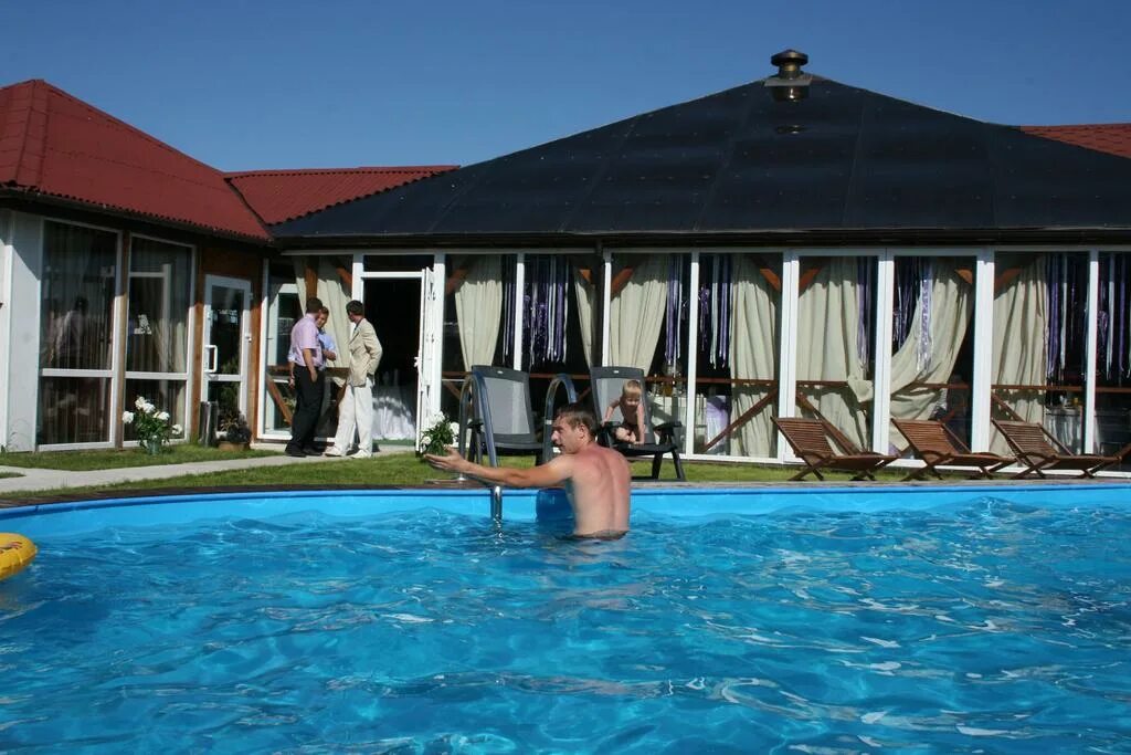 Бассейн на море зеленоградск. Бассейн на море зеленоградск. Гранд палас светлогорск бассейн. Самбия 3 зеленоградск. Отель гранд палас в светлогорске.