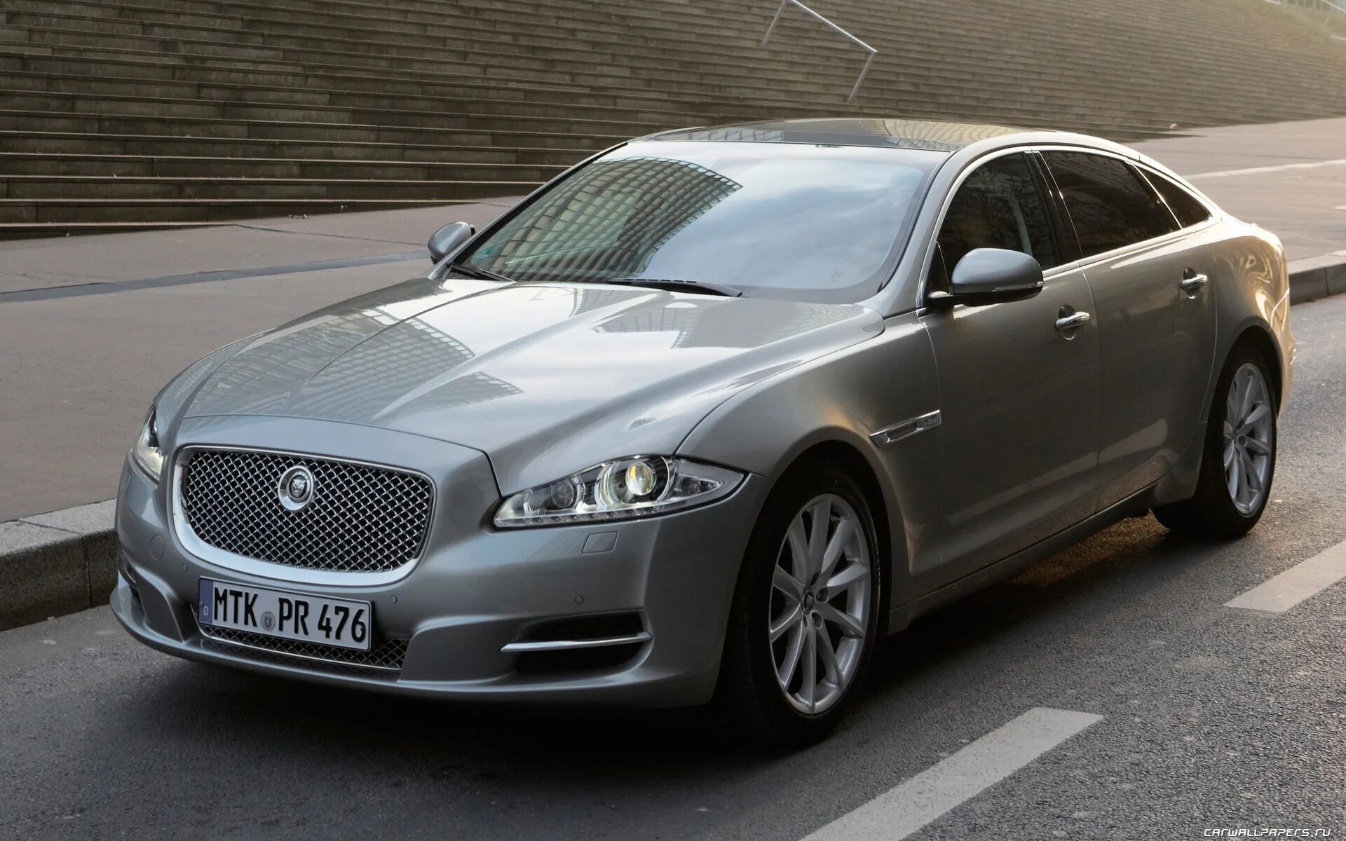 Машина ягуар страна производитель. Jaguar XJ 2011. Ягуар XF 2023. Jaguar XJ 2010 Grey. Ягуар XJ 2023.