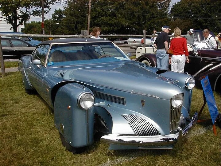 Родители такера карлсона. Tucker Torpedo 1946. Империал Такер Торпедо. Такер Карлсон. Автомобиль Такер американский.