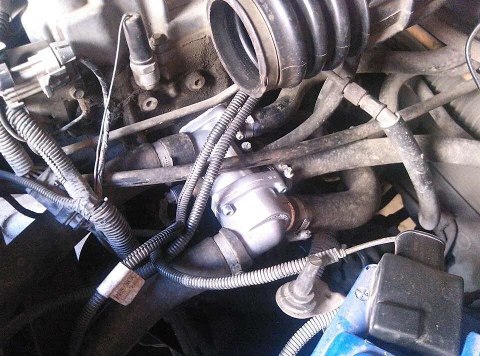 Термостат ваз 2112 16 клапанов. Термостат ваз 2112 16. Термостат 21081. Замена термостата ваз 2112. Термостат ваз 2112 123.