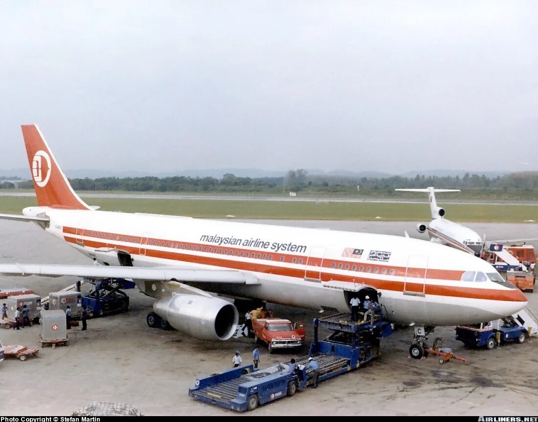 Боинг 707 и 737. Sas airlines a340. Боинг 707 панам. Sas scandinavian airlines. Авиакомпания система.