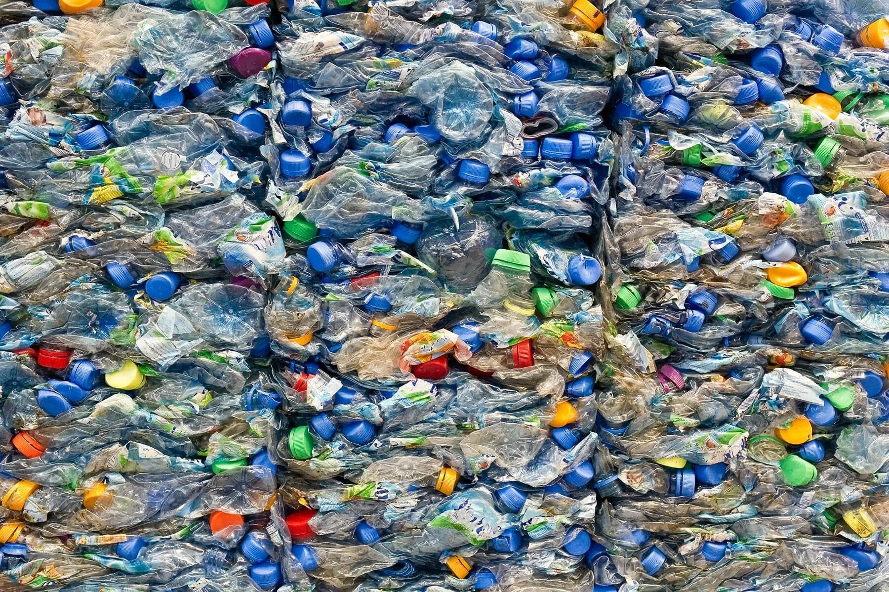 Пластиковых отходов. Пластиковые отходы. Утилизация пластиковых бутылок. ПЭТ бутылки отходы.