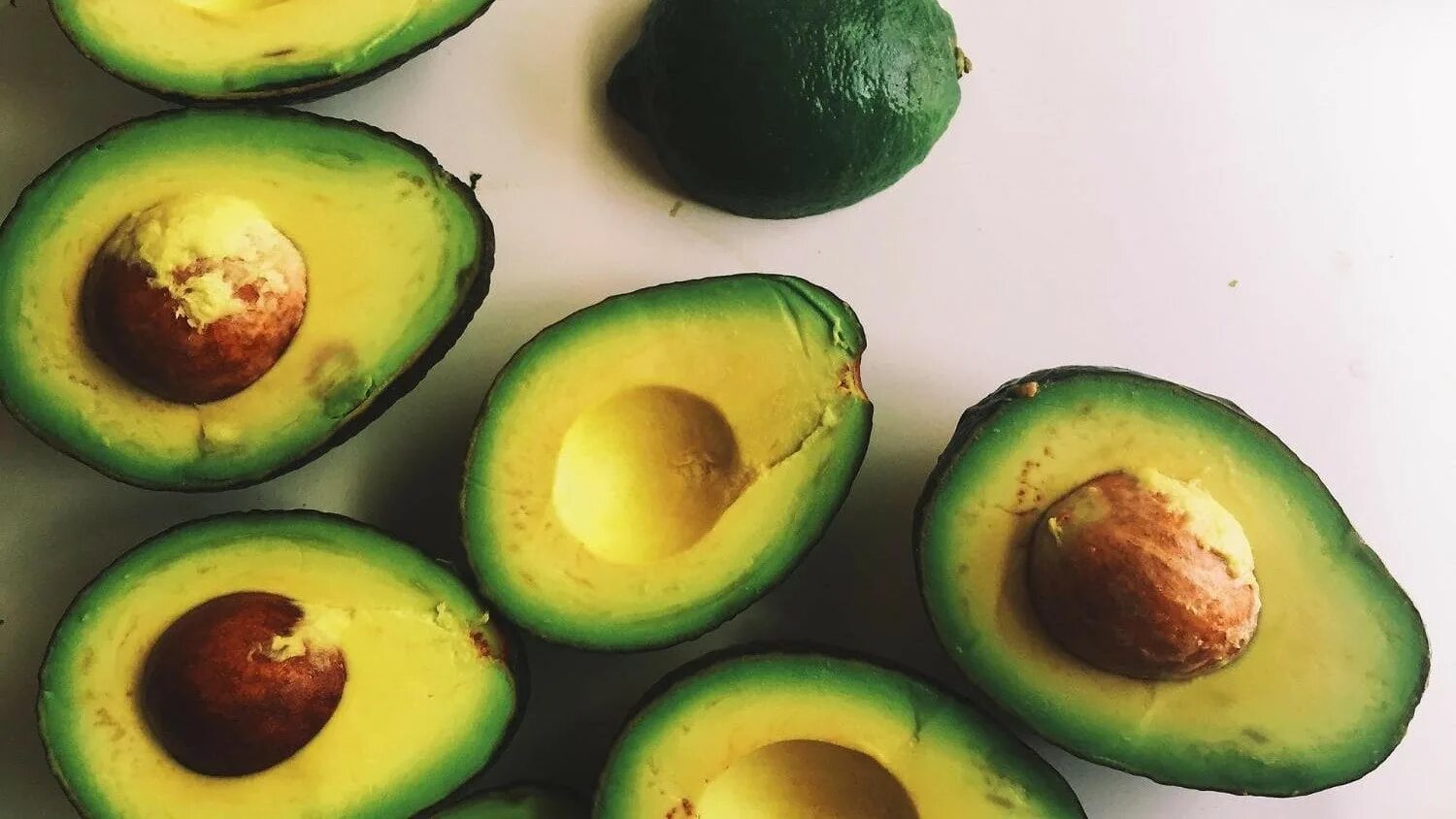 калий в авокадо. авокадо поинт. плод авокадо. авокадо красивое фото. бразильский авокадо.
