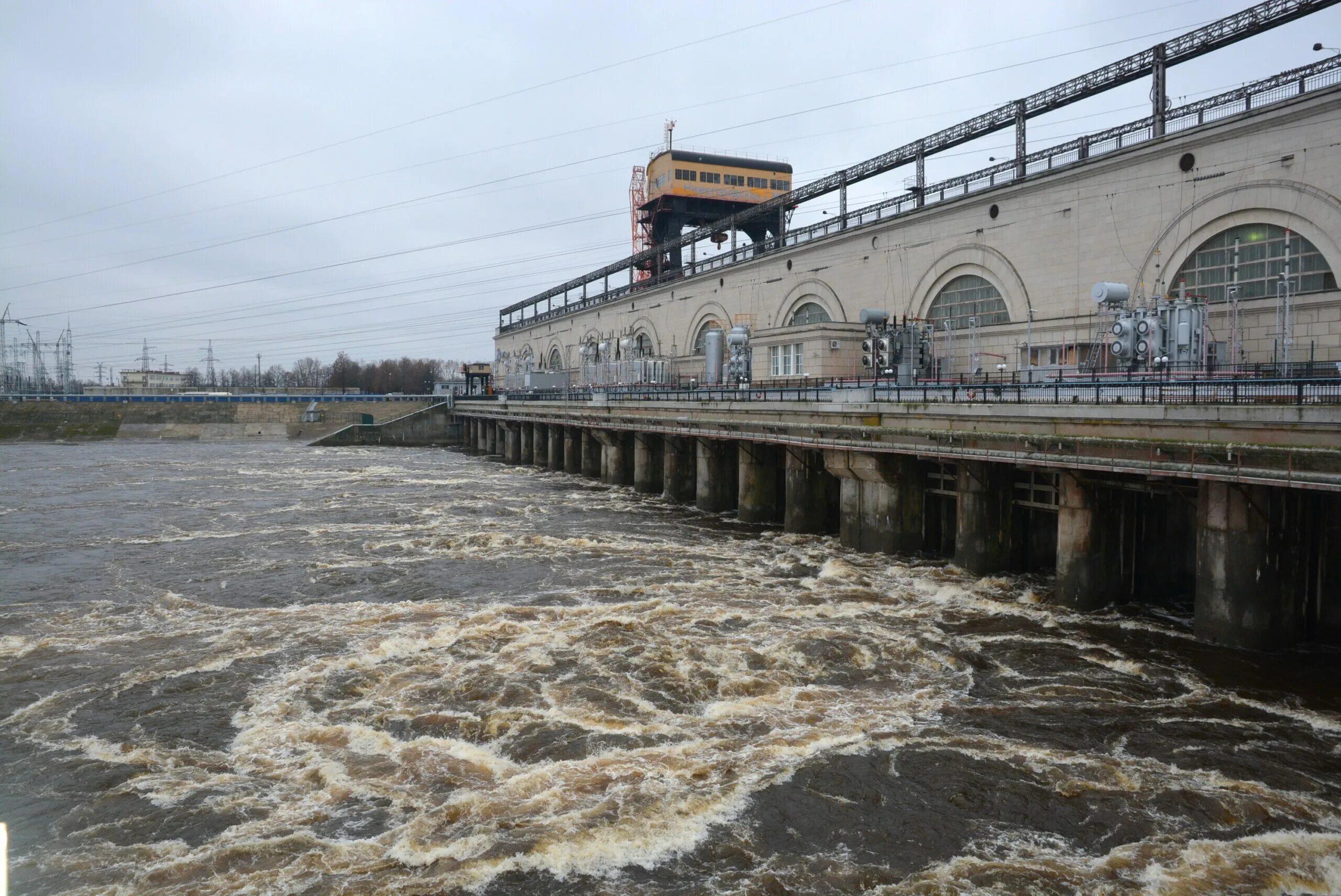 Плотина Нижегородской ГЭС. Нижегородская ГЭС Заволжье. РУСГИДРО Нижегородская ГЭС. ГЭС Городец.