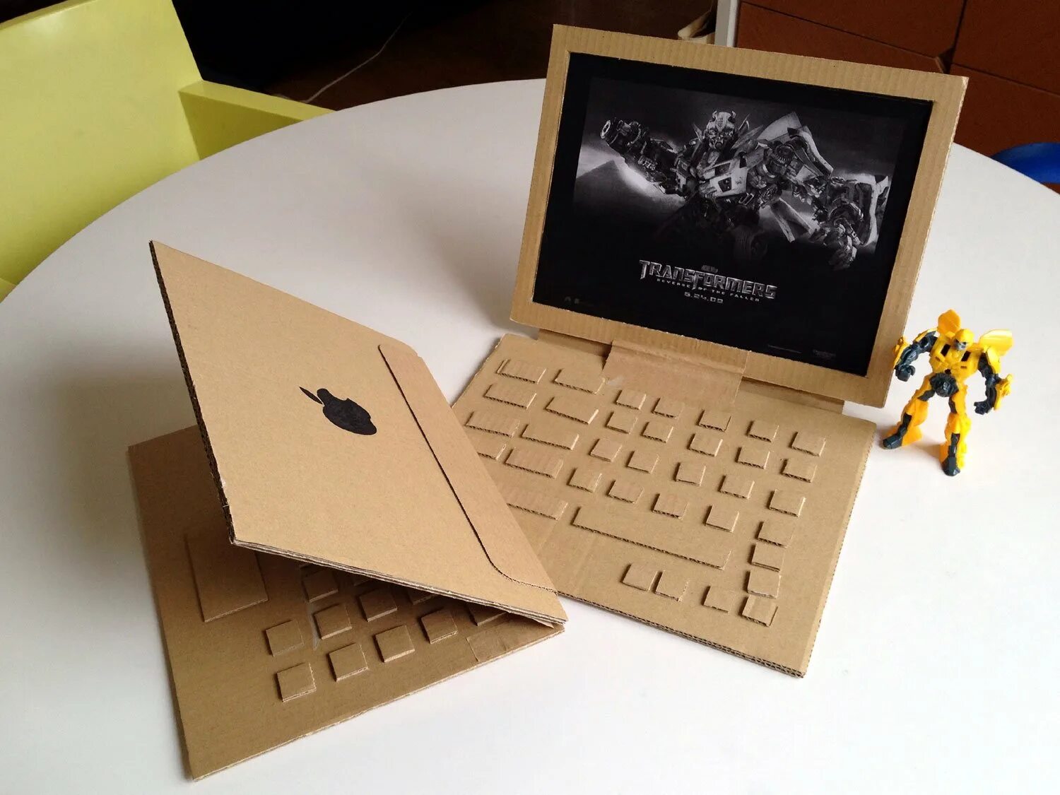 Компьютер из картона. Картонный ноутбук. Ноутбук из картона для детей. Компьютер из картона своими руками.