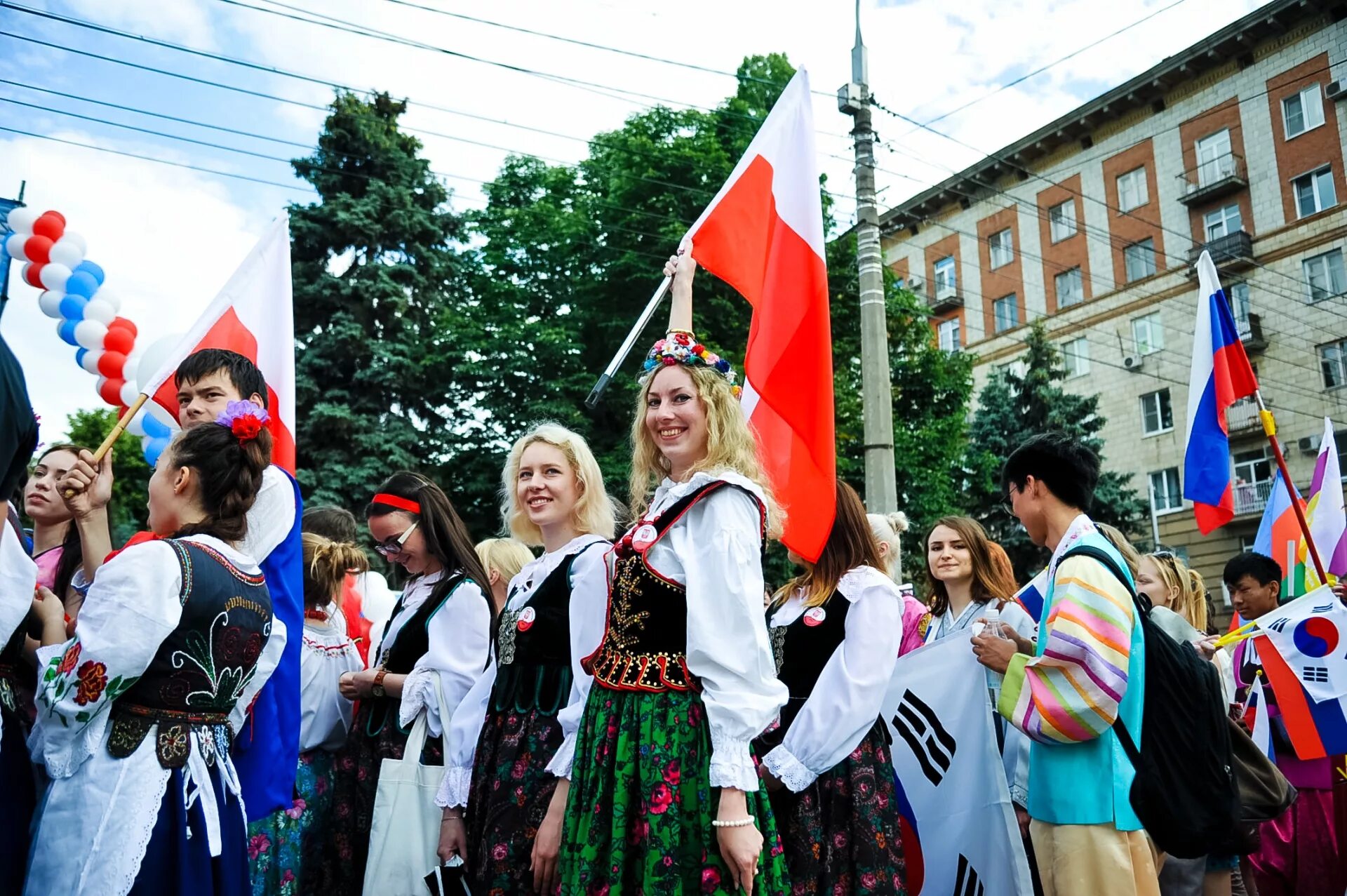 Сегодня национальный день. Народы Волгоградской области. Национальные общественные объединения это. Национальный день России. Россия и народ Волгоград.