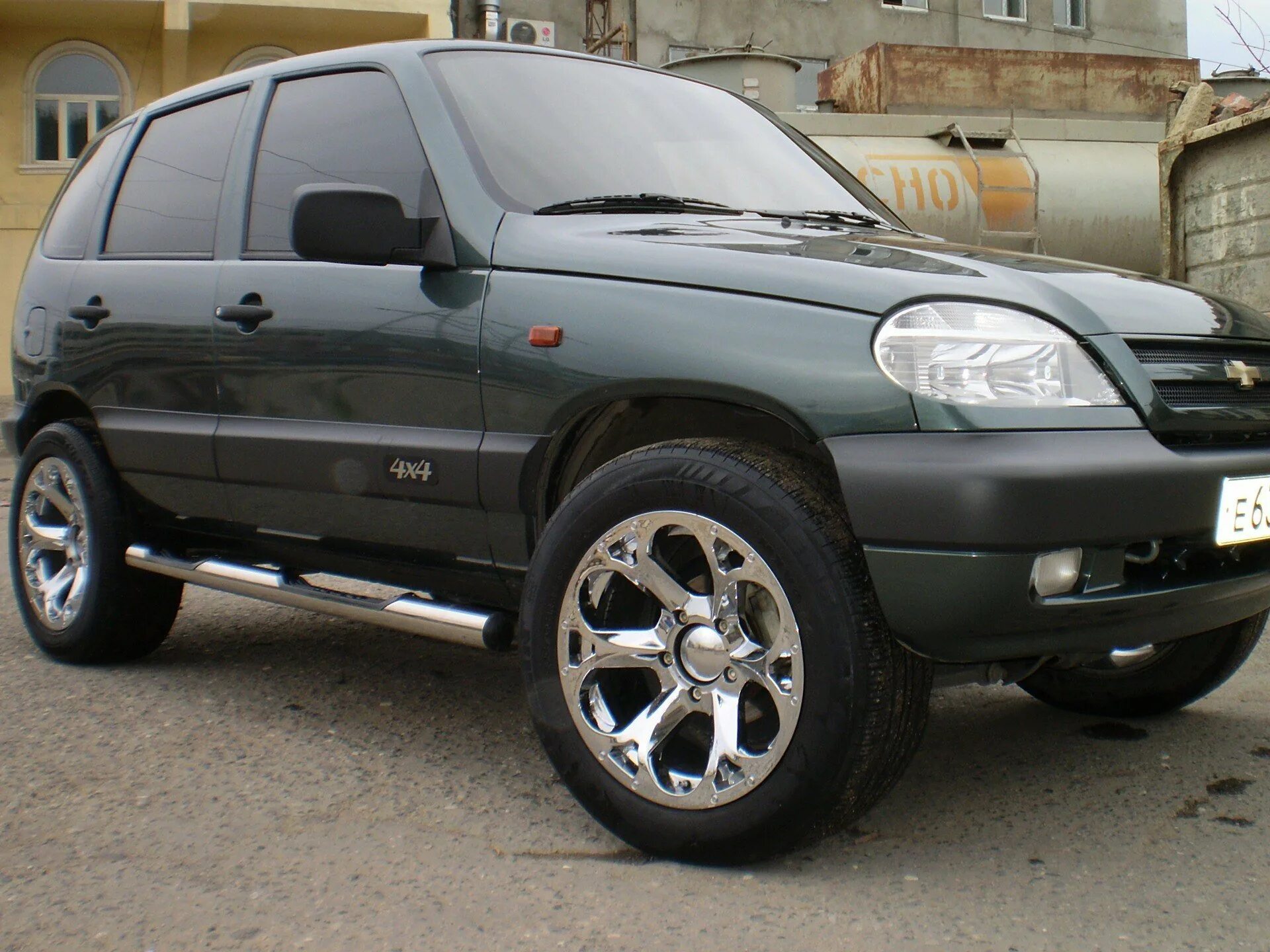 Нива Шевроле r17. Chevrolet Niva r18. Шеви Нива на 17 дисках. Chevrolet Нива r17.