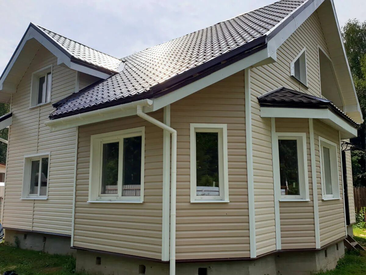 Сайдинг елочка деке фисташка. Сайдинг деке дома. Сайдинг docke крем-брюле. Сайдинг деке дома. Сайдинг docke premium d4.