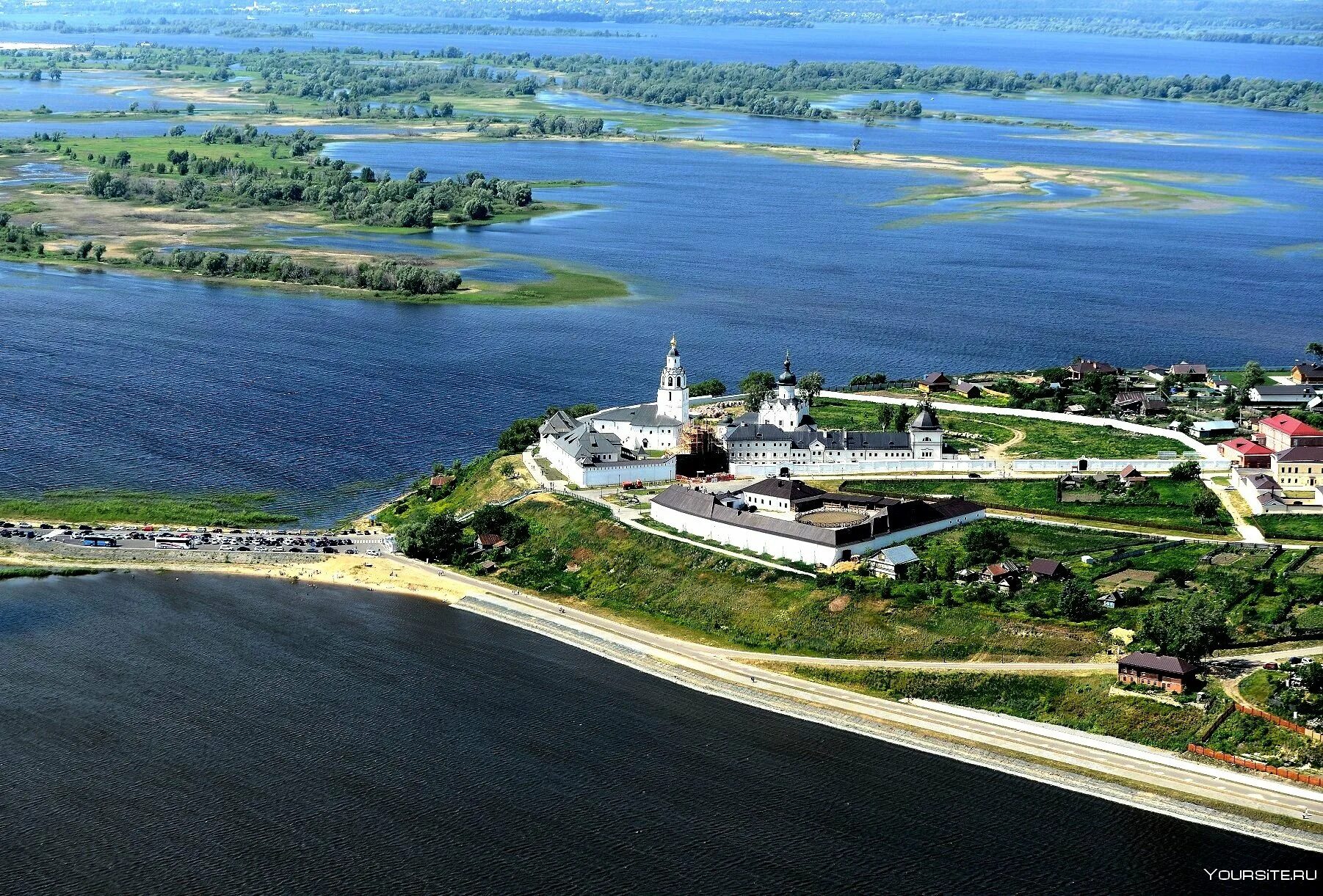 Свияжск остров-град. Остров Свияжск в Казани. Музей-заповедник «остров-град Свияжск». Свияжск Раифский монастырь. Град свияжск татарстан