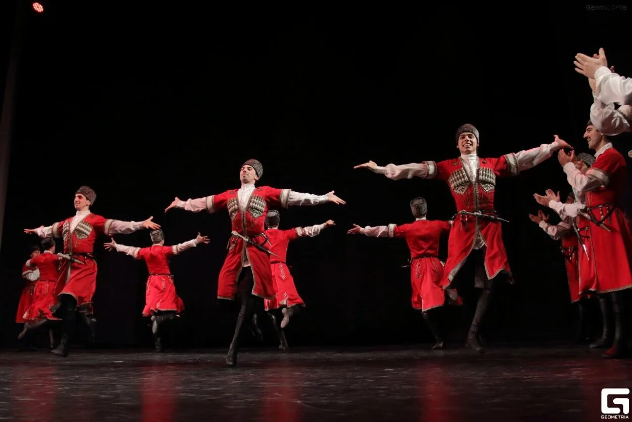 Государственный академический ансамбль танца дагестана лезгинка. Ансамбль лезгинка дагестан. Государственный академический ансамбль танца дагестана лезгинка. Ансамбль лезгинка махачкала. Государственный академический ансамбль танца дагестана лезгинка.