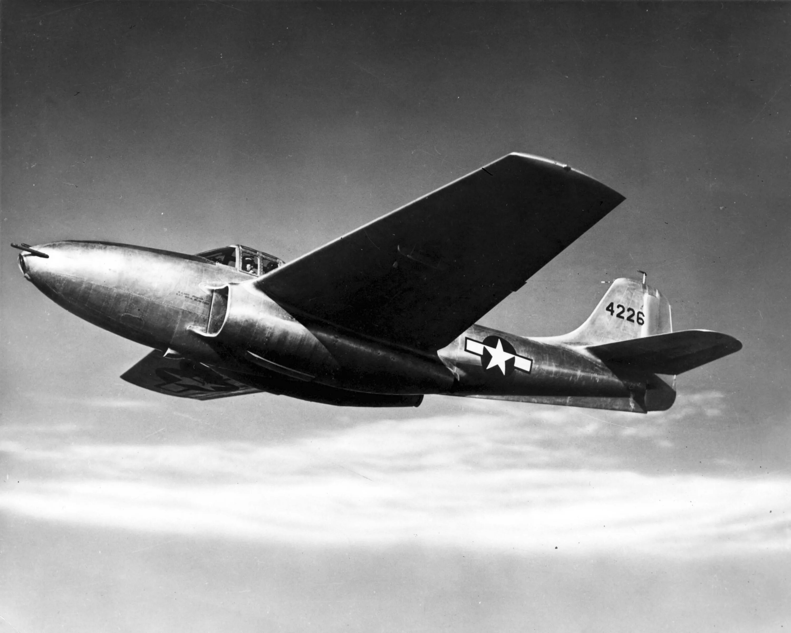 Xb-15 giant bomber. Самолёт p - 59 a. Самолёт p - 59 a. P 51 twin mustang. Первый американский самолет.
