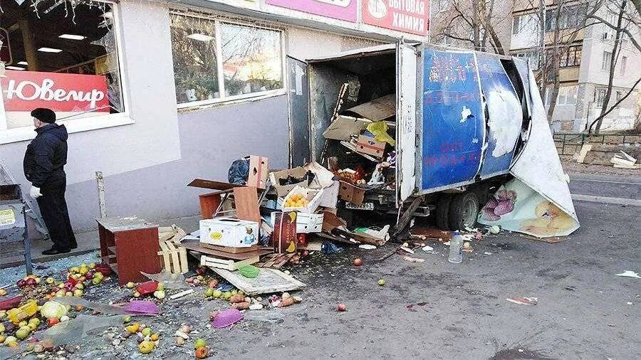 Что взорвалось в самаре сегодня. Взрыв торгового центра в Самаре?. В Самаре прогремел взрыв сегодня. Тепловой взрыв.