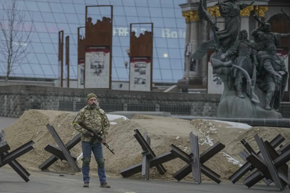 Москва объявила войну киеву. Киев в огне 2022. Крещатик киев 2022. Москва объявила войну киеву. Москва объявила войну киеву.