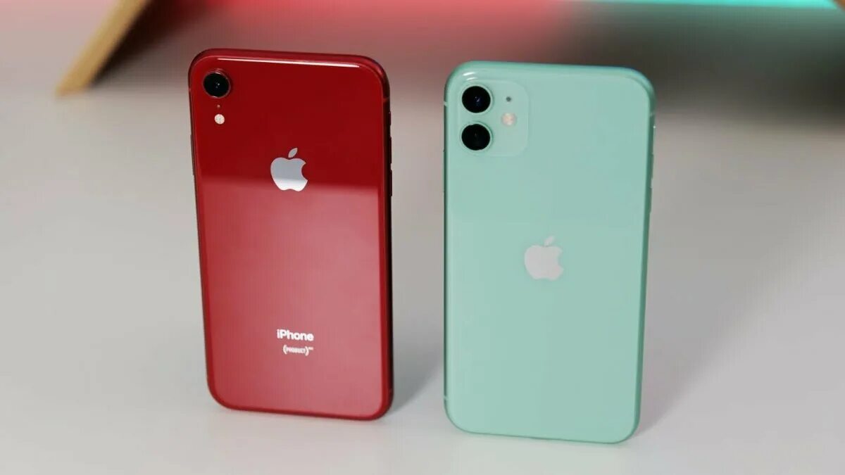 11 айфон лучше 10. Iphone 11 XR. Iphone 11 vs XR. Айфон 11 хр. Айфон 11 против айфон XR.