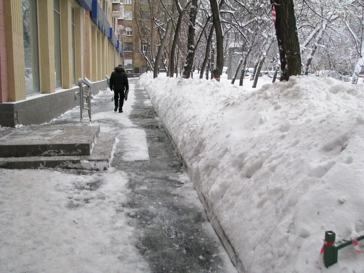 Должен растаять. Сугробы в Москве. Сугробы в России. Огромные сугробы в Москве. Снегопад в Ростокино.