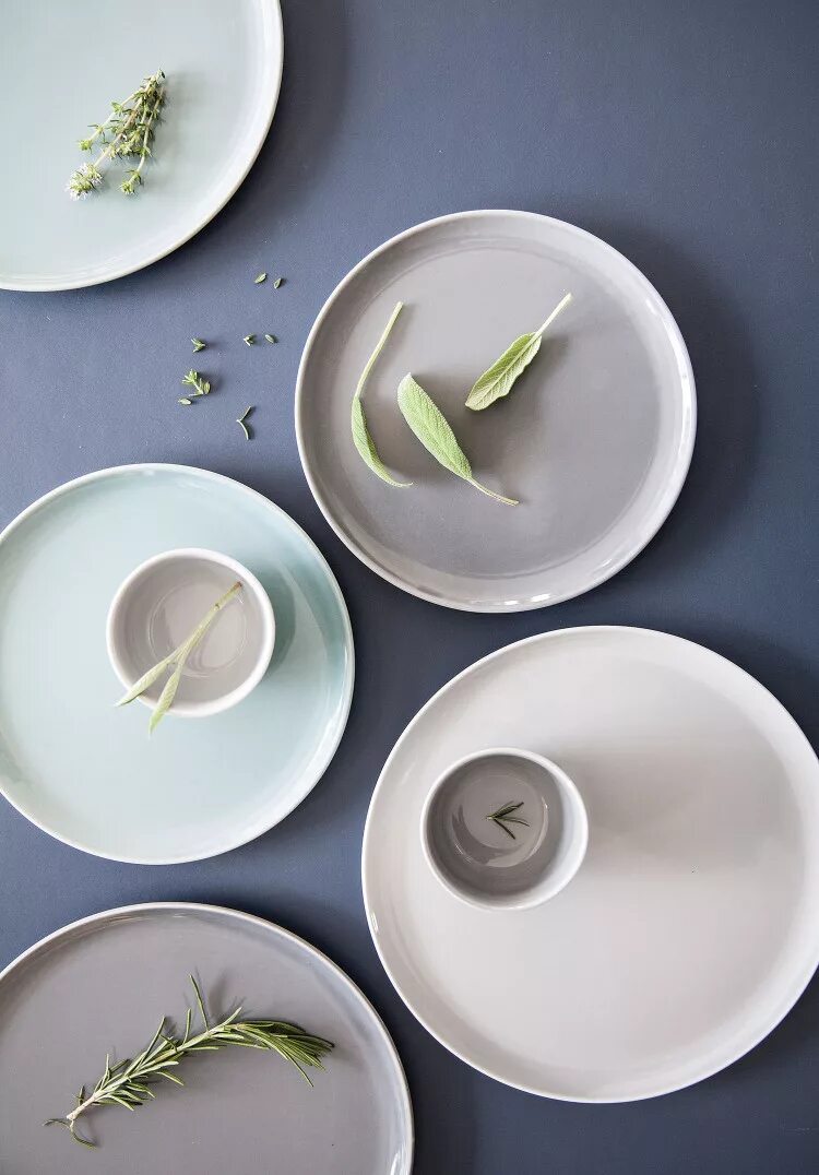 Two dishes. Ceramic Tableware Скандинавский стиль. Дизайнерская столовая посуда. Дизайнерская керамическая посуда. Керамика сервировка.