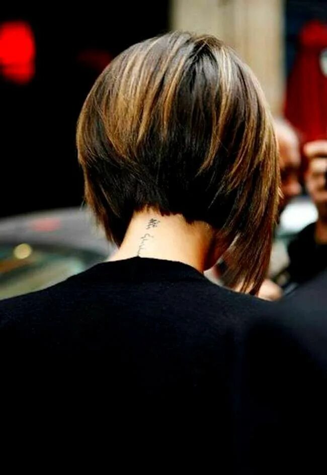 Пикси каре боб ступенчатые стрижки. Блондинка с короткой стрижкой сг сеины. Девушка с короткой стрижкой сзади. Короткая стрижка со спины. Виктория бекхэм стрижка сзади.