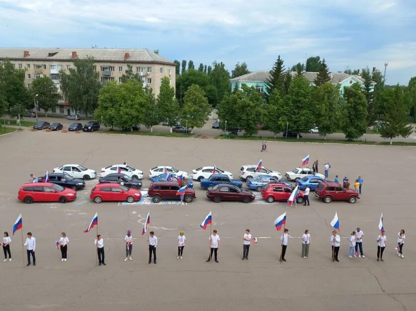 Пенза ртищево на сегодня. Гонки в Ртищево. Триколор Ртищево. Ртищево фото. Единая Россия Ртищево.