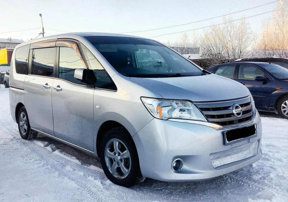 Купить ниссан минивэн. Ниссан Серена 2011. Nissan минивэн Serena. Nissan Serena 2011 года. Ниссан Серена с26 серебро.