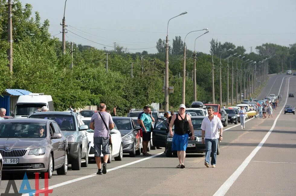 КПП Еленовка ДНР. Очереди на КПП Еленовка. Выезд из Украины. Очереди на пропускной пункт Новоазовск. Обстановка на пунктах