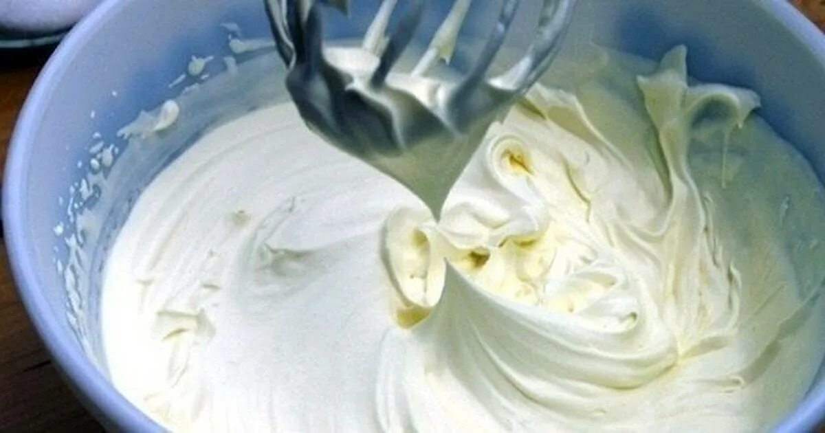 Густой крем. Сметанный крем. Вкусный сметанный крем. Крем из сметаны и сахара. Крем чиз со сгущенкой.