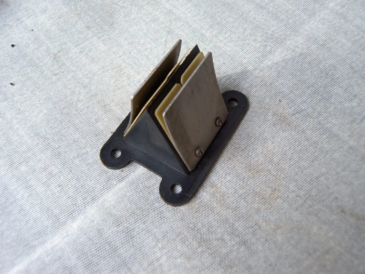 Лепестковый клапан на иж планета. Лепестковые клапана на иж юпитер. Лепестковый клапан на иж юпитер 5. Клапана на иж планета 5. Лепестковые клапана на иж юпитер.