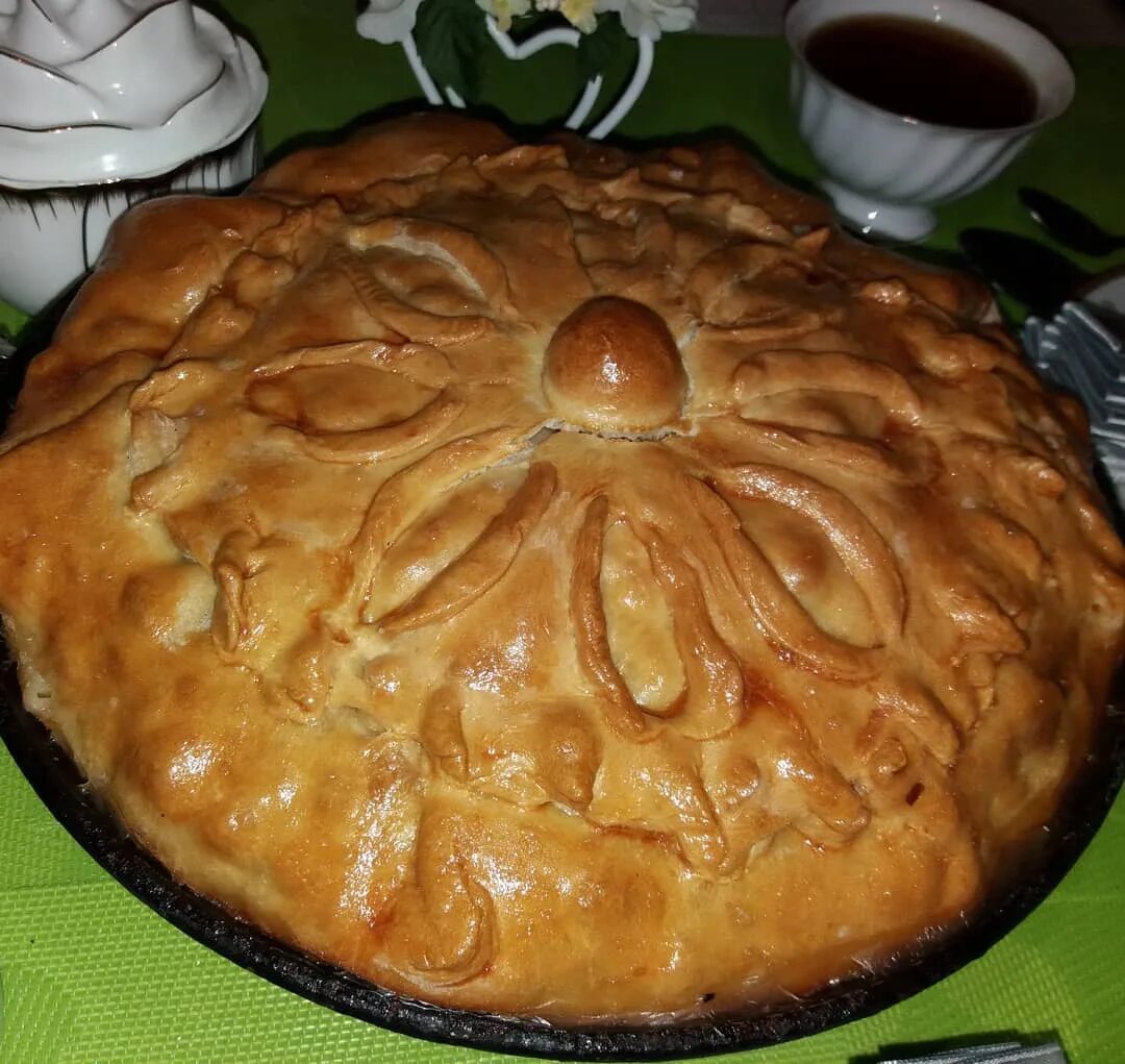 Татарская кухня зур бэлиш. Бэлиш пирог. Национальный татарская кухня билеш. Татарская кухня зур бэлиш. Татарский пирог балиш.
