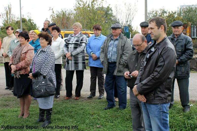 Погода бейсуг брюховецкий район. Село большой Бейсуг. Большой Бейсуг школа. Погода большой Бейсуг. Поселок Бейсуг население.