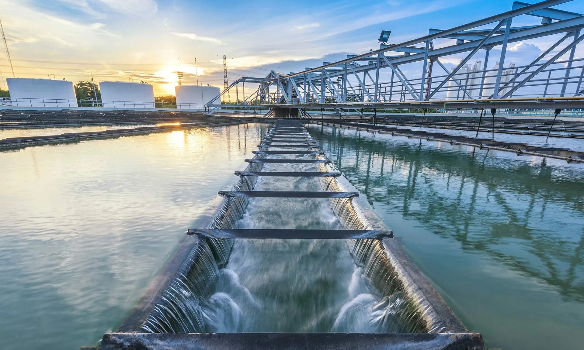 Wastewater treatment Plant. Водозаборные гидротехнические сооружения. Очистные сооружения на Волге. Сточные воды.