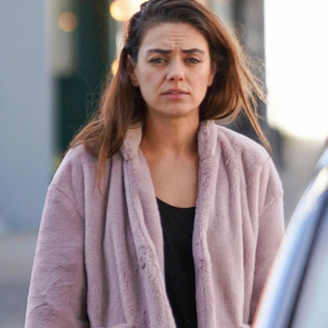 стиль милы кунис. фото милы кунис сейчас. фото милы кунис 2021. мила кунис без макияжа 2022. мила кунис.