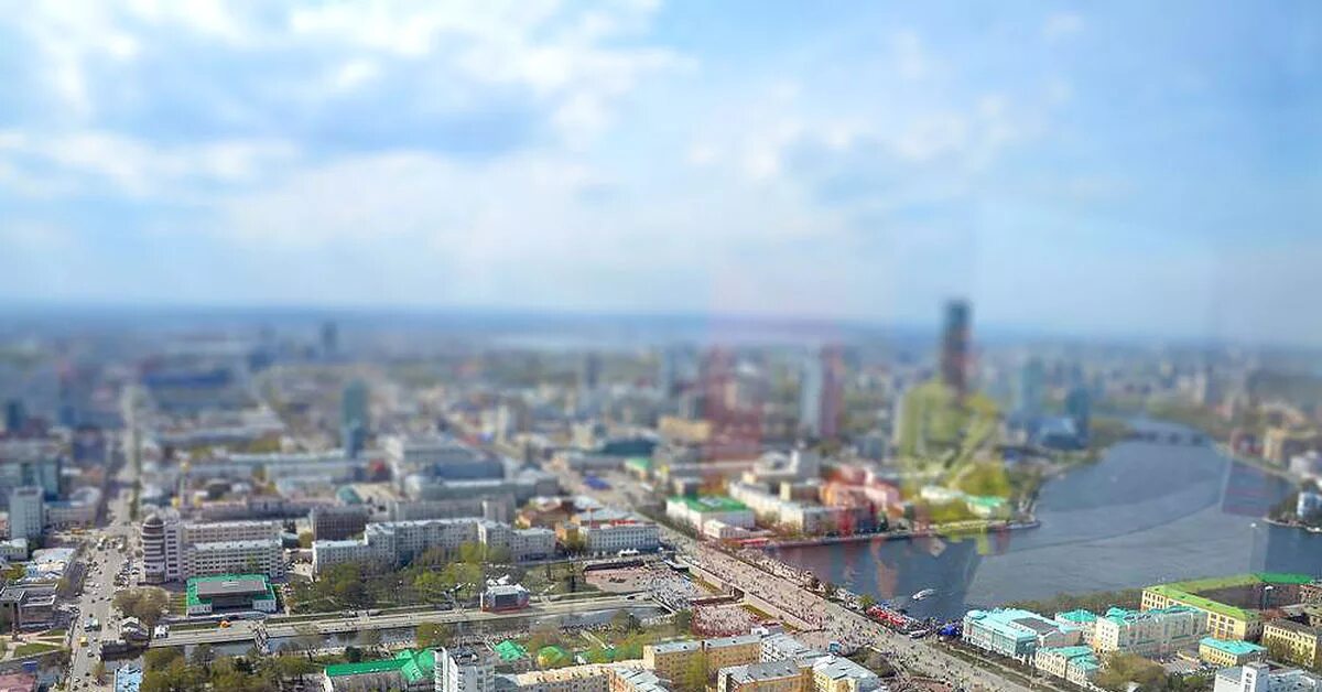 Екатеринбург фото сверху Будущий "Екатеринбург-Сити". Справа Октябрьская площадь. Фотография из альбома Е