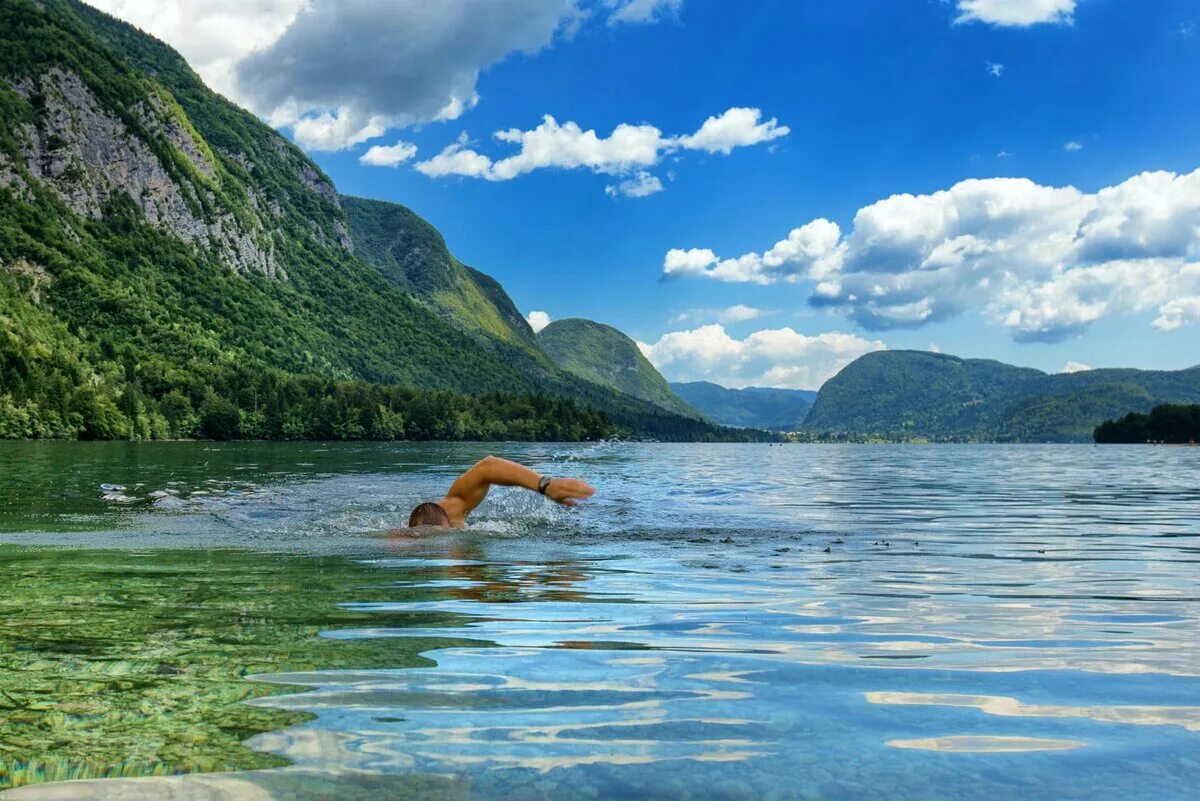 Плавание на природе. Купание в реке. Красивый озеро для плаванья. Swim in the Lake.