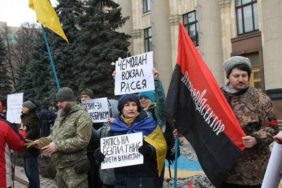 Митинг за русский язык Украина. Акции против русского языка на Украине. Пророссийские митинги в Украине. Протесты против русского языка. Украинский против русского