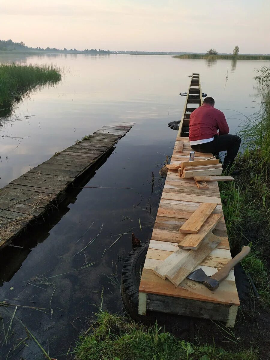 Делаем пирс. Мостки для рыбалки. причал на пруду. кладки на озере. деревянный пирс на озере.