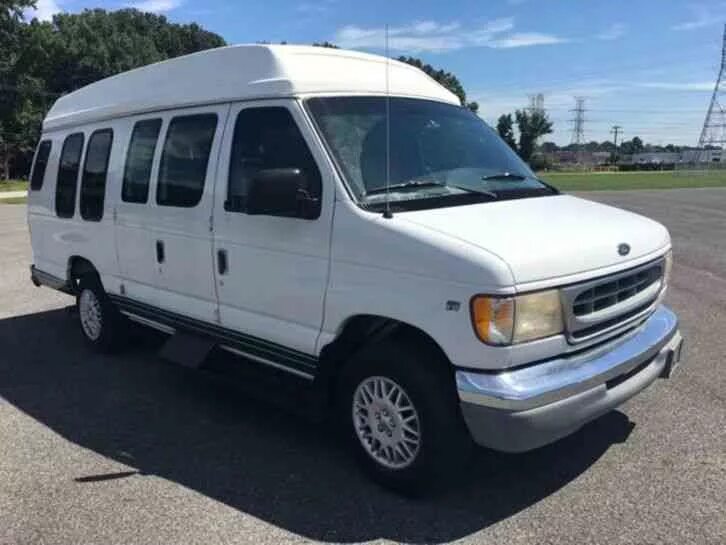 Куплю форд фургон бу. Ford Econoline van 1999. Форд Эконолайн 2022. Микроавтобус Форд Ван. Ford Econoline Box Truck.