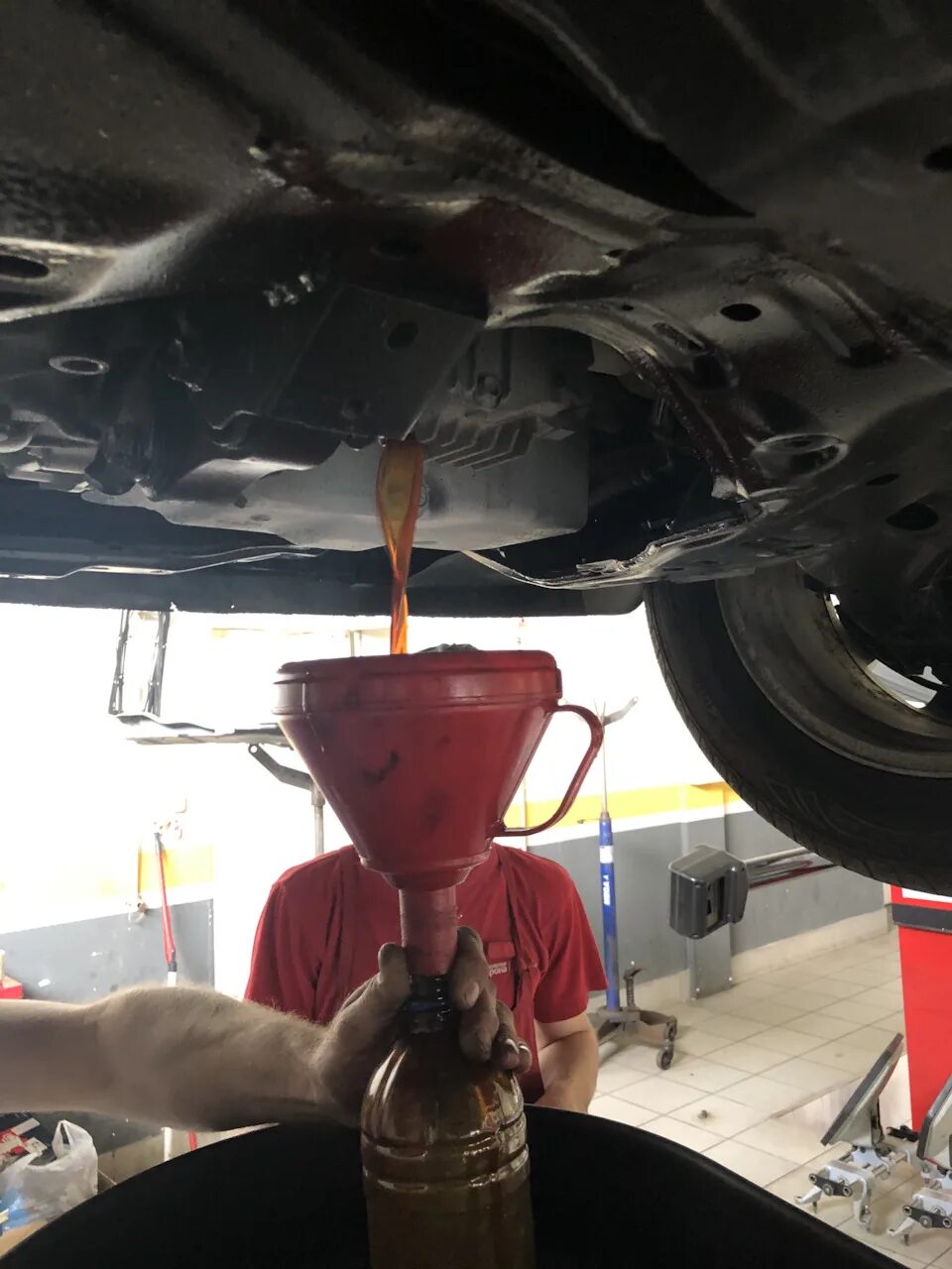 Замена масла в редукторе мазда. Сапун переднего редуктора мазда сх 5. Редуктор мазда сх7. Масло в акпп мазда cx5 2014. Замена масла в редукторе мазда.