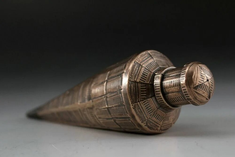 Small speaker modern. Easy sell. Брендинг креатив. Unique products. Unique products.