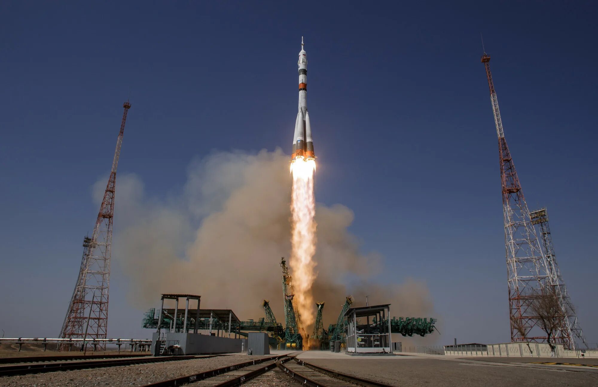 Запуск гагарина в космос. Космический корабль союз мс 18. космодром байконур полет гагарина. старт гагарина с космодрома байконур. байконур космодром ракета гагарина.