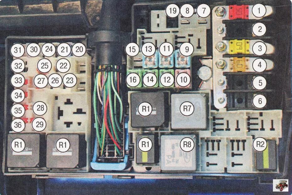 Фокус 2 предохранитель ближнего света. Блок предохранителей и реле Форд фокус 2. Блок реле Форд фокус 2. Форд фокус 2 предохранители и реле. Форд фокус 2007 блок предохранителей.