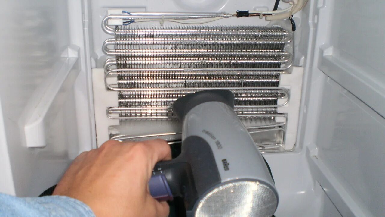 Hord dx275 010 испаритель морозильной камеры. Defrost средство для мойки морозильных камер без размораживания. Холодильник внутри. Индезит морозильная камера ноу фрост намерзает. Замороженный холодильник.
